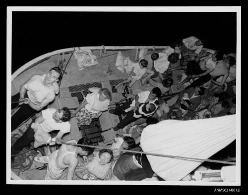 Passengers in life boat from MV SKAUBRYN