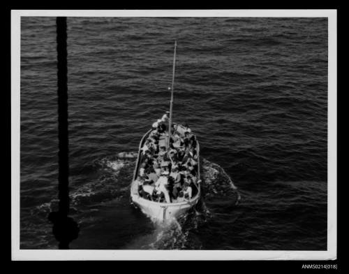 Lifeboat from MV ROMA with assengers from MV SKAUBRYN