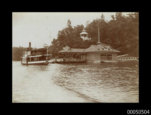 Ferry at Riverview ferry wharf