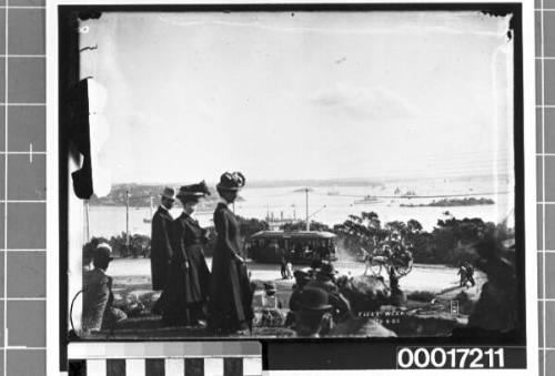Watching the arrival of the Great White Fleet in Sydney