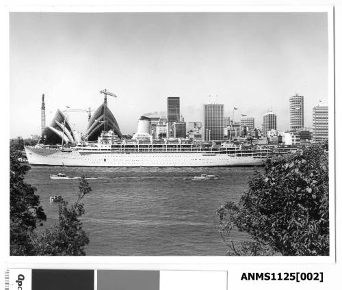 The SS CHUSAN departing Sydney Harbour