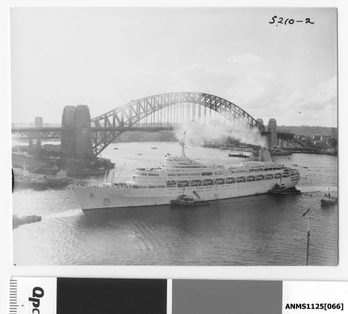 P&O liner CANBERRA arriving at Circular Quay with the assistance of three tugboats