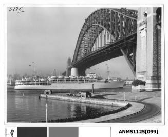 P&O liner IBERIA about to pass under the Sydney Harbour Bridge with Broughton Drive, Milsons Point in the foreground